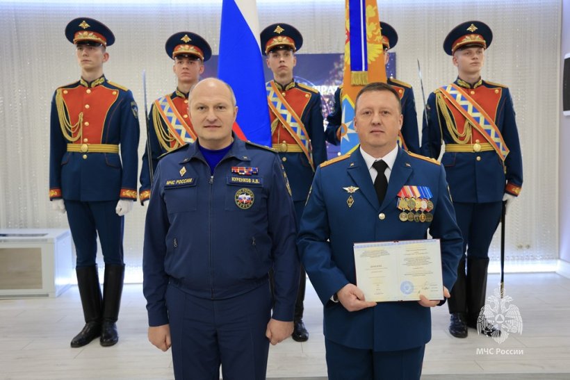 Глава МЧС России вручил дипломы выпускникам Академии ГПС МЧС России